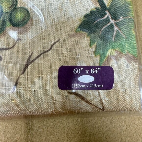 The Grape Gatsby Tablecloth 60 X 84 Oval Grape Vine Beige Purple Wine Book Club - Picture 4 of 4